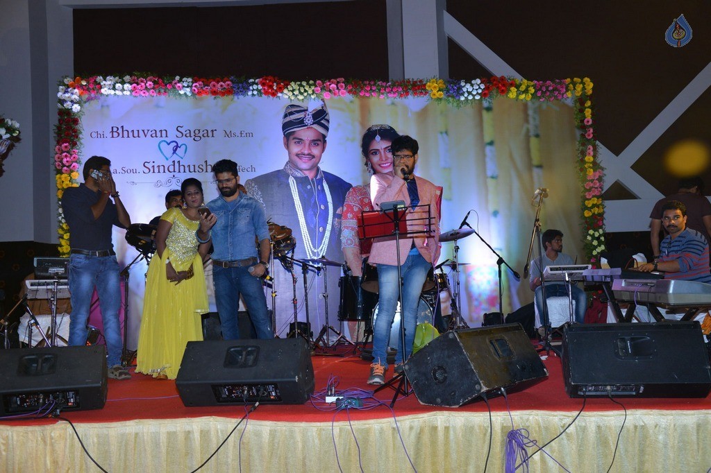 Bhuvan Sagar and Sindhusha Wedding Reception Photos - 106 / 124 photos