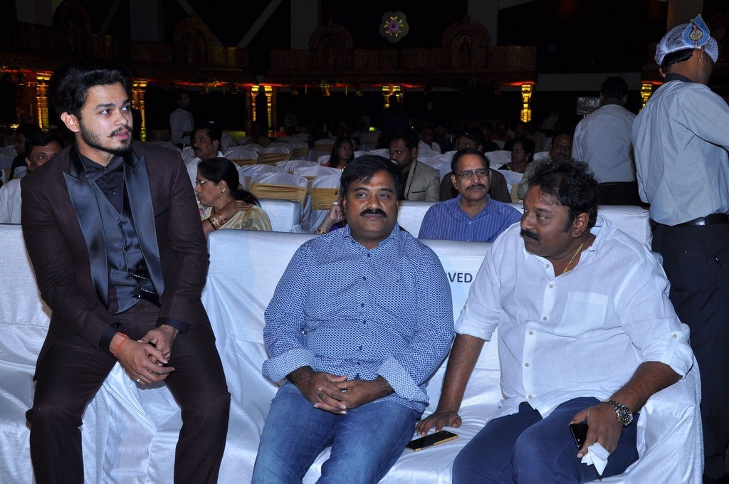 Bhuvan Sagar and Sindhusha Wedding Reception Photos - 110 / 124 photos