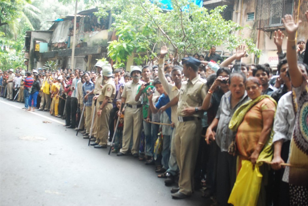 Bolly Celebs at Pran Cremation Ceremony  - 38 / 97 photos
