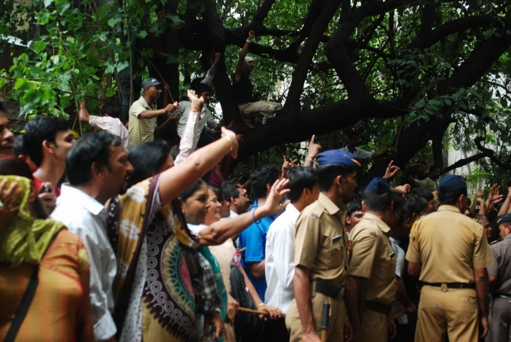 Bolly Celebs at Pran Cremation Ceremony  - 39 / 97 photos