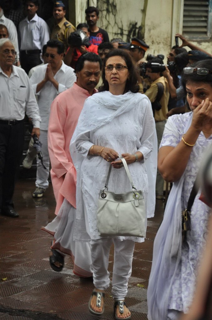 Bolly Celebs at Pran Cremation Ceremony  - 43 / 97 photos