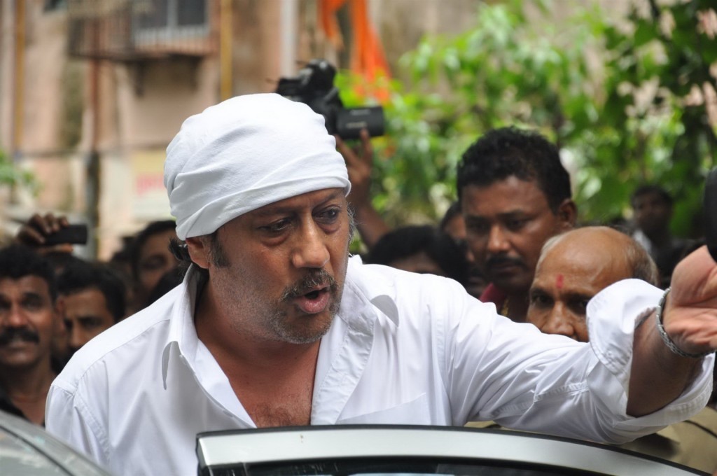 Bolly Celebs at Pran Cremation Ceremony  - 62 / 97 photos