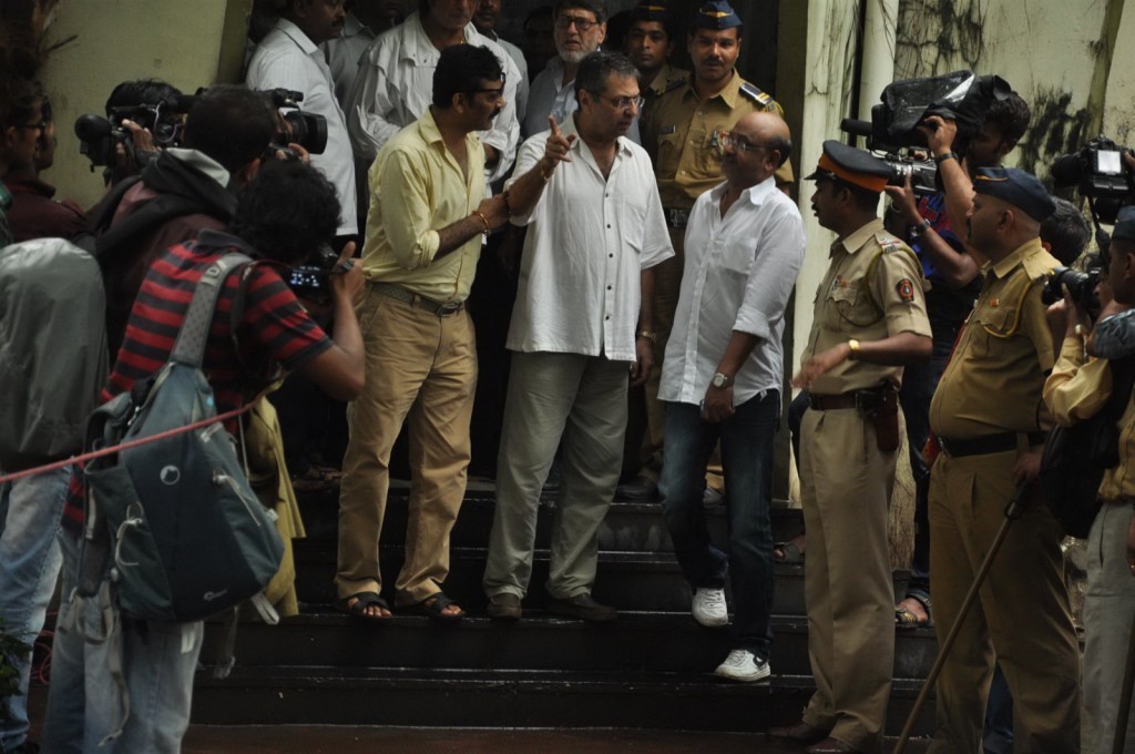 Bolly Celebs at Pran Cremation Ceremony  - 64 / 97 photos