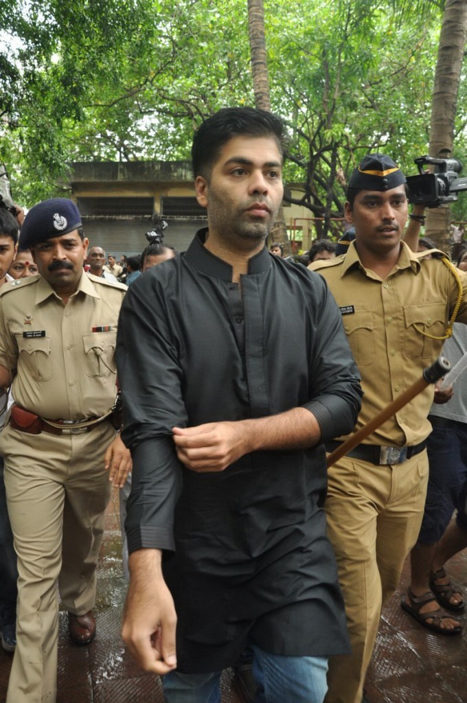 Bolly Celebs at Pran Cremation Ceremony  - 73 / 97 photos