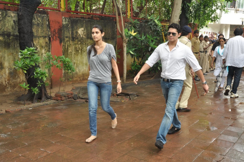 Bolly Celebs at Pran Cremation Ceremony  - 80 / 97 photos