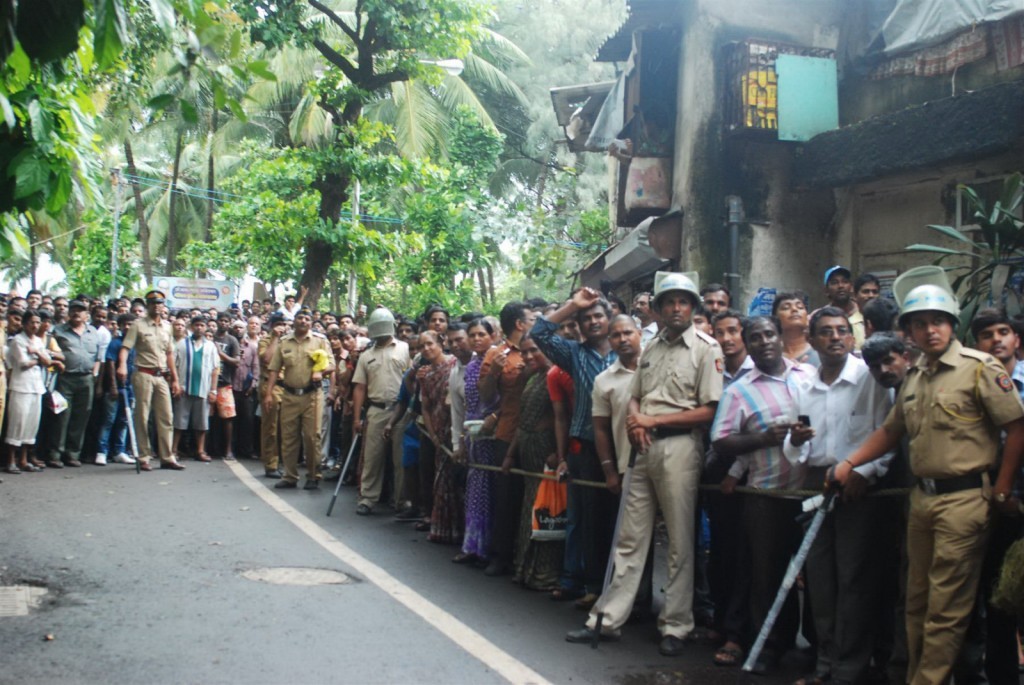 Bolly Celebs at Pran Cremation Ceremony  - 91 / 97 photos