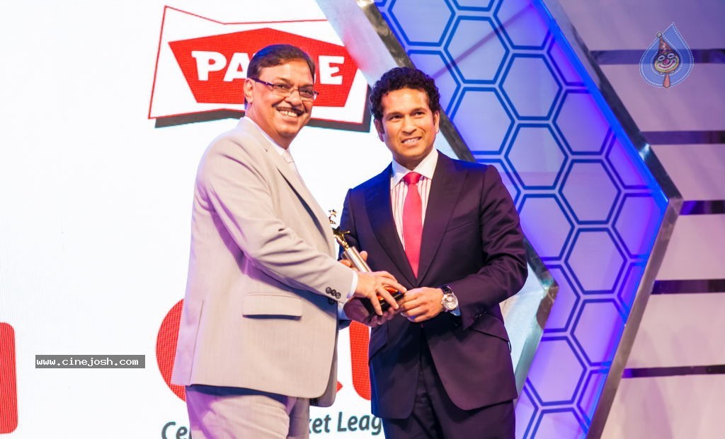 Bolly n South Celebs at CCL Season 4 Launch 02 - 48 / 152 photos