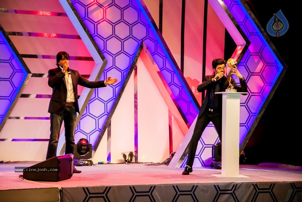 Bolly n South Celebs at CCL Season 4 Launch 02 - 57 / 152 photos