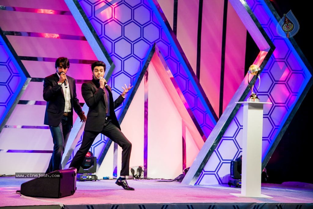 Bolly n South Celebs at CCL Season 4 Launch 02 - 63 / 152 photos