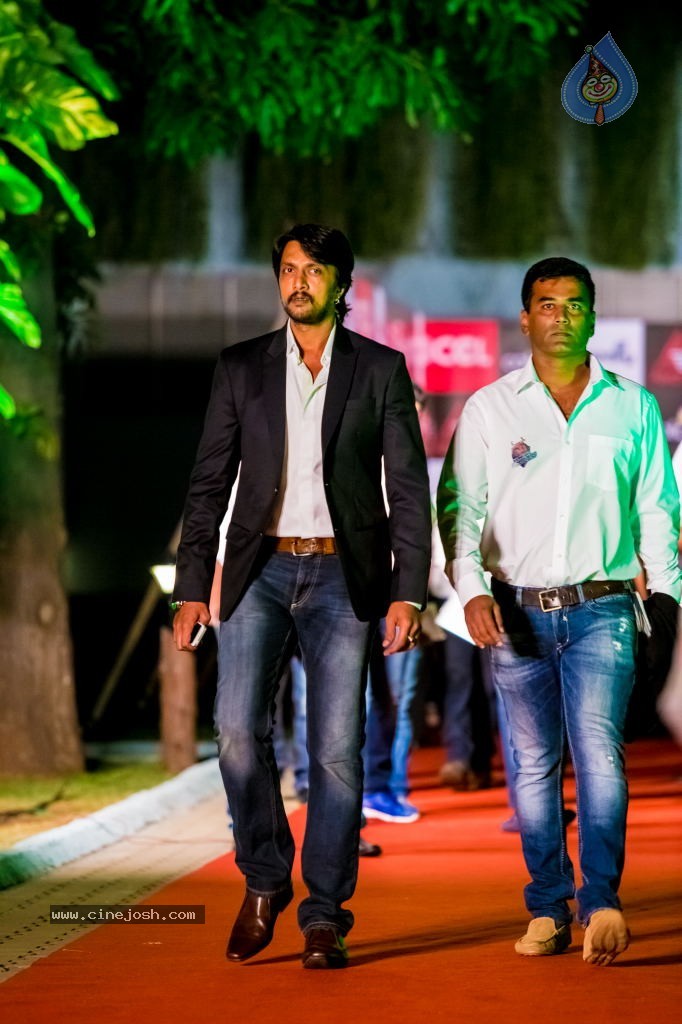 Bolly n South Celebs at CCL Season 4 Launch 02 - 70 / 152 photos