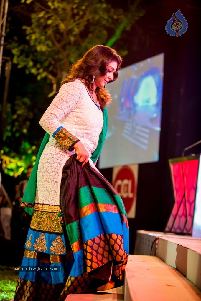 Bolly n South Celebs at CCL Season 4 Launch 02 - 89 / 152 photos