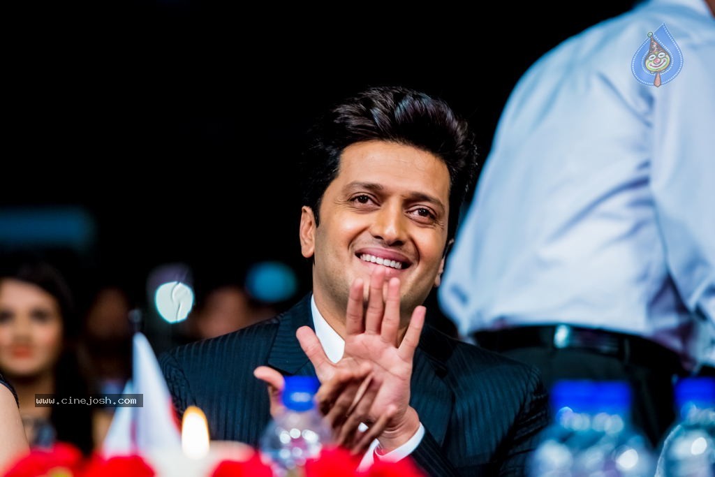 Bolly n South Celebs at CCL Season 4 Launch 02 - 127 / 152 photos