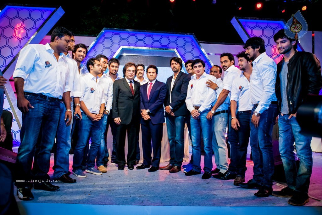 Bolly n South Celebs at CCL Season 4 Launch 02 - 129 / 152 photos