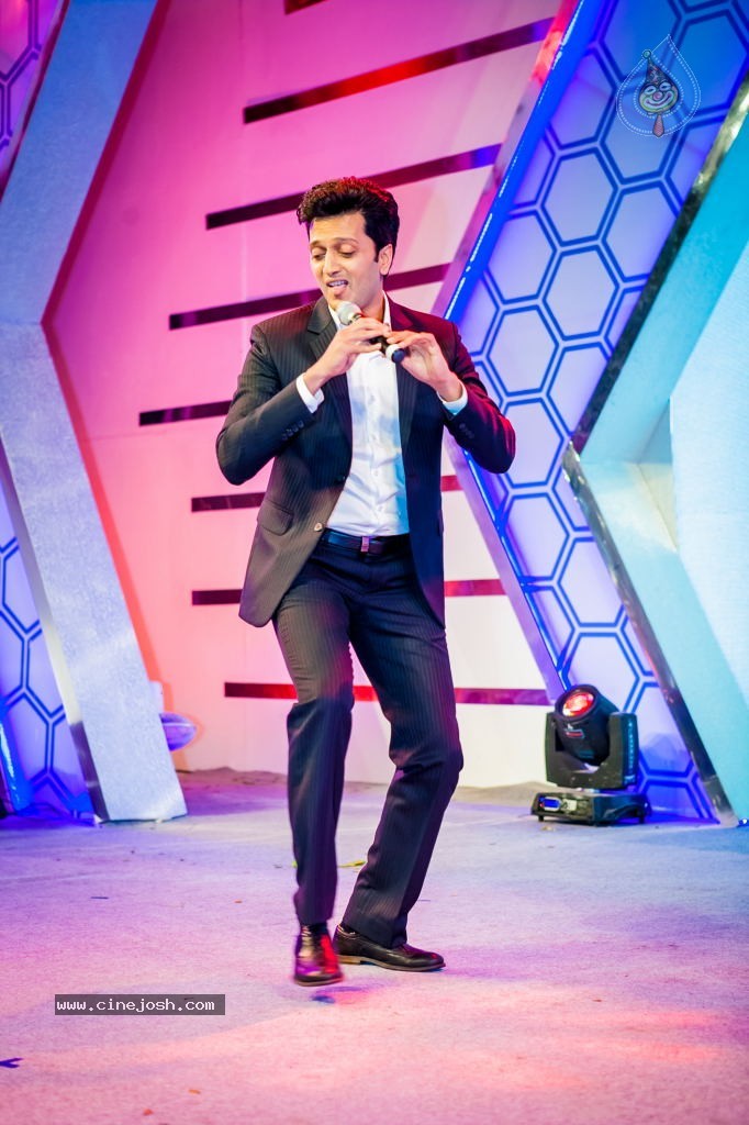 Bolly n South Celebs at CCL Season 4 Launch 02 - 151 / 152 photos