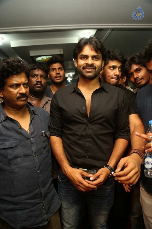 Bruce Lee Premiere  Show at Sreeramulu Theatre - 23 / 76 photos