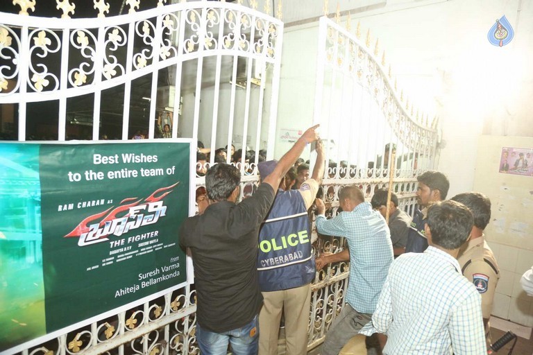 Bruce Lee Premiere  Show at Sreeramulu Theatre - 72 / 76 photos