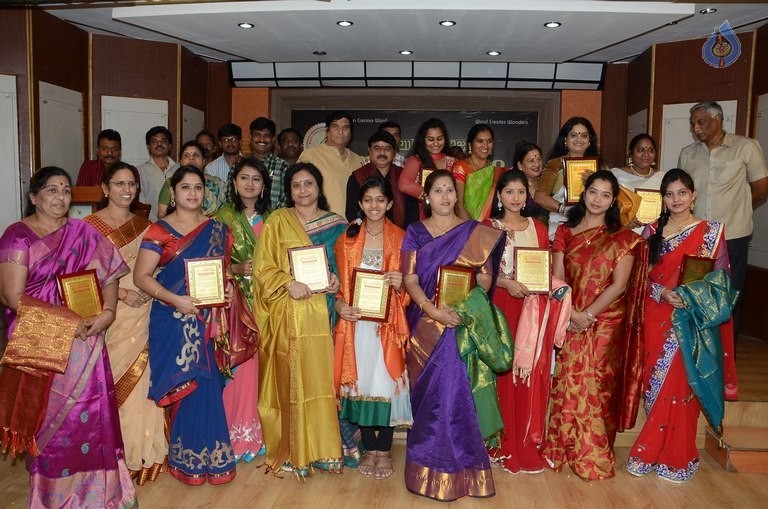 Bullithera Mahila Siromani Awards 2016 - 5 / 32 photos