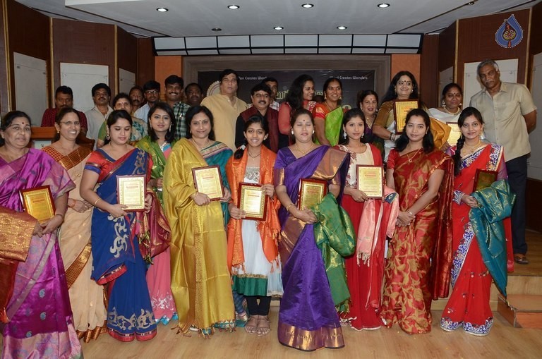 Bullithera Mahila Siromani Awards 2016 - 19 / 32 photos
