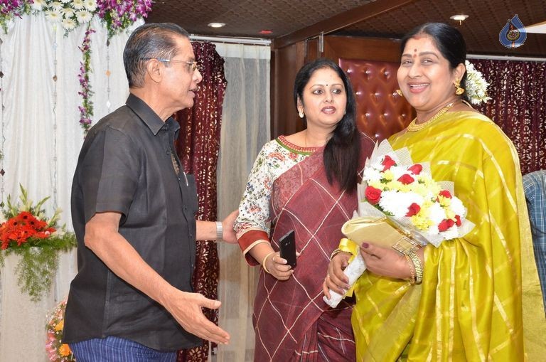 Cameraman Navakanth Son Sumanth Wedding Reception - 98 / 134 photos