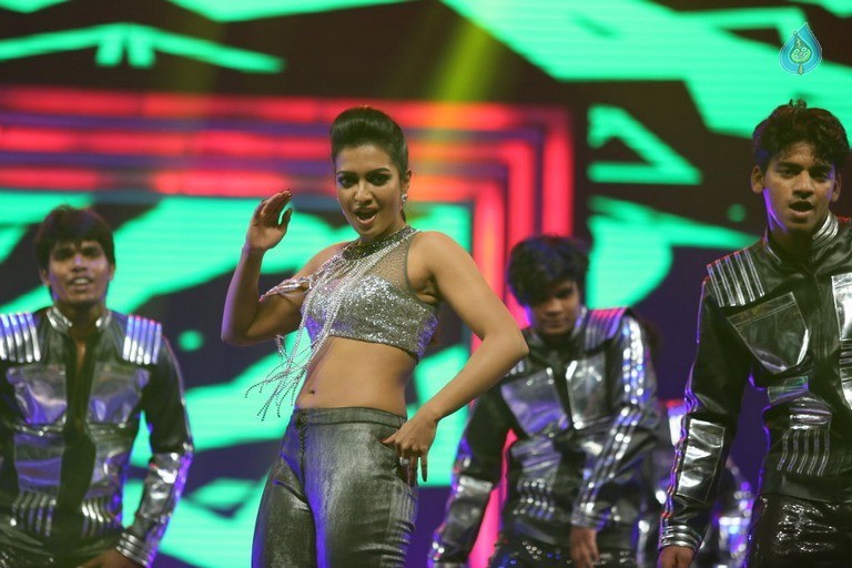 Catherine Tresa Dance at Filmfare Awards - 23 / 42 photos