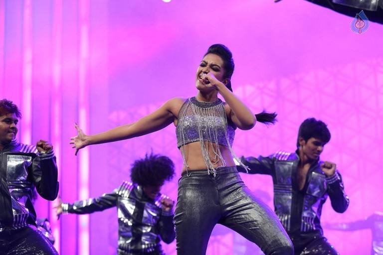 Catherine Tresa Dance at Filmfare Awards - 25 / 42 photos