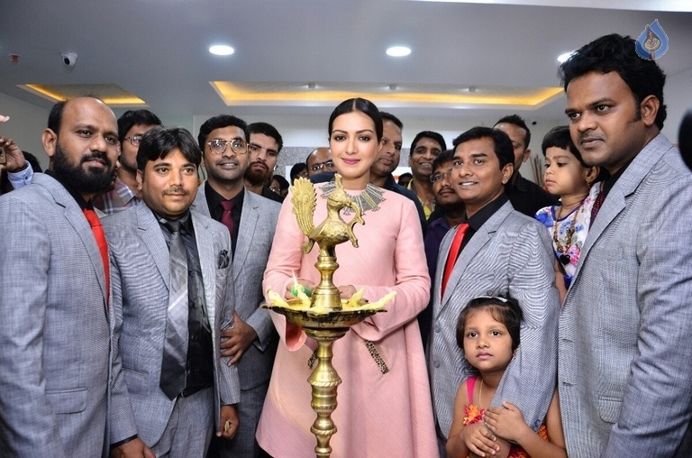 Catherine Tresa Launches Eledent Hospital - 13 / 13 photos