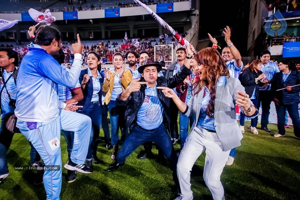 CCL4 Bhojpuri Dabanggs Vs Chennai Rhinos Match Photos - 116 / 168 photos