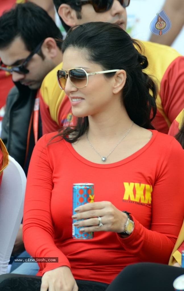 CCL4 Mumbai Heroes Vs Telugu Warriors Match Photos - 169 / 178 photos