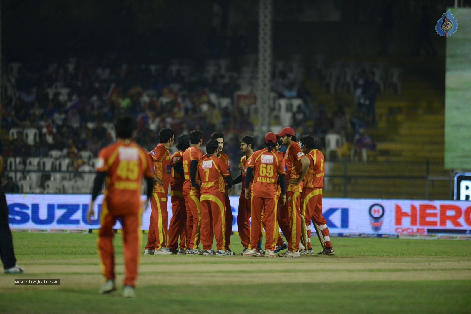 CCL5 Telugu warriors vs Bengal Tigers 01 - 97 / 214 photos