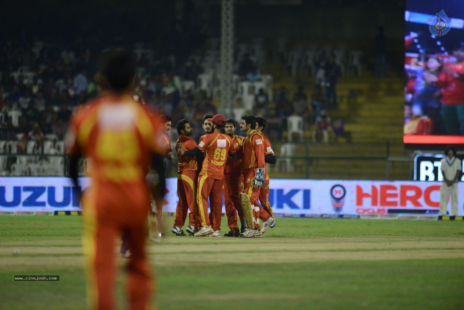 CCL5 Telugu warriors vs Bengal Tigers 01 - 110 / 214 photos