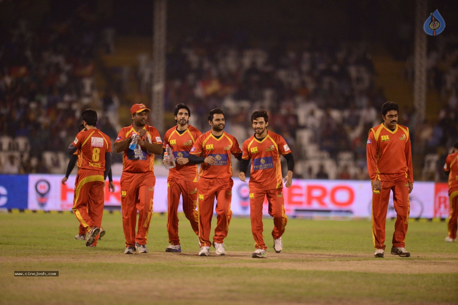 CCL5 Telugu warriors vs Bengal Tigers 01 - 123 / 214 photos