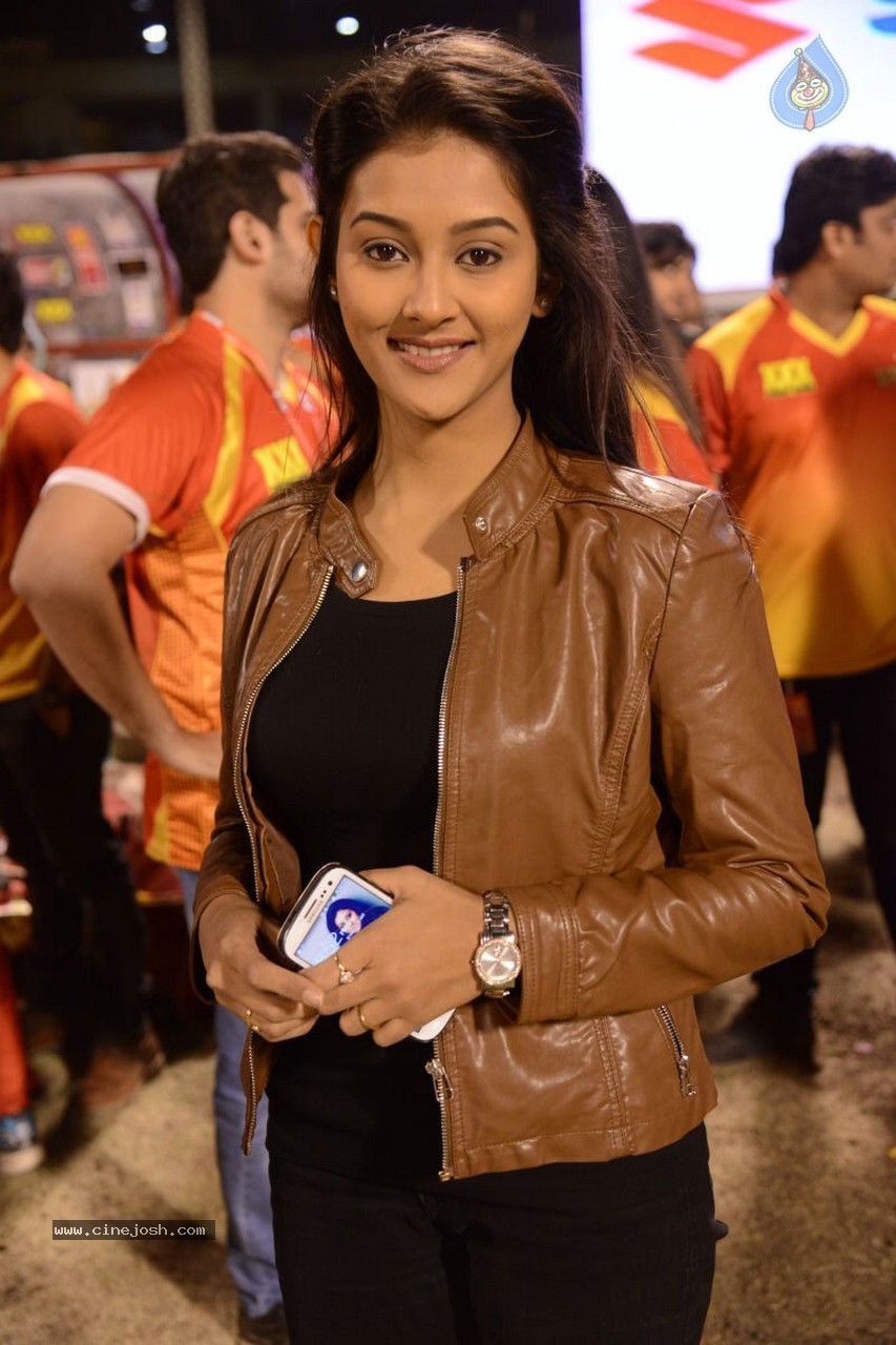 CCL5 Telugu warriors vs Bengal Tigers 02 - 42 / 62 photos