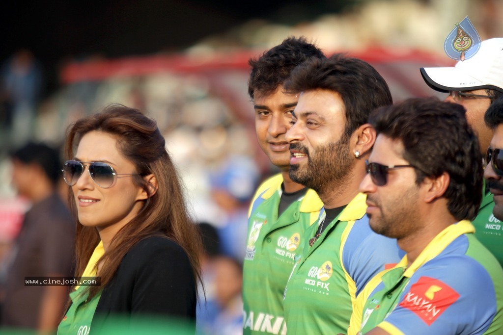 CCL 4 Final Karnataka Bulldozers Vs Kerala Strikers Match  - 48 / 132 photos