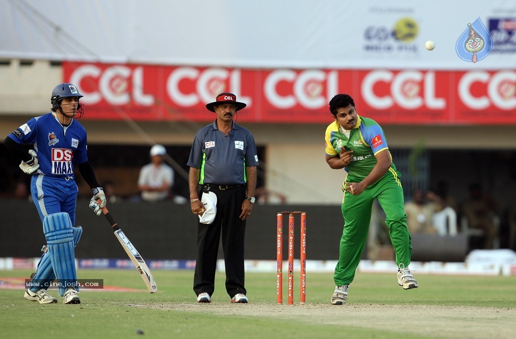 CCL 4 Final Karnataka Bulldozers Vs Kerala Strikers Match  - 49 / 132 photos