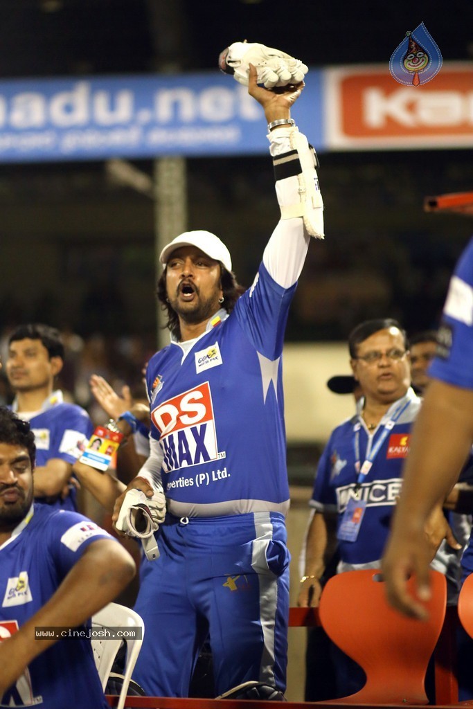 CCL 4 Final Karnataka Bulldozers Vs Kerala Strikers Match  - 50 / 132 photos