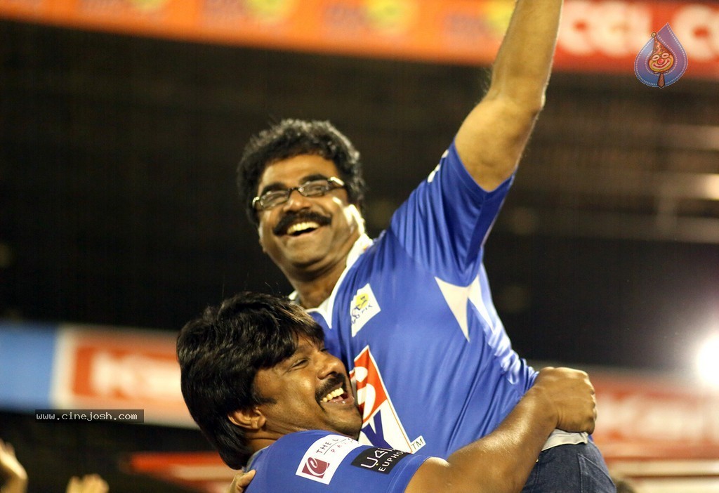 CCL 4 Final Karnataka Bulldozers Vs Kerala Strikers Match  - 69 / 132 photos