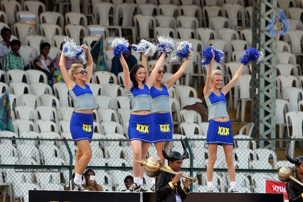 CCL 4 Final Karnataka Bulldozers Vs Kerala Strikers Match  - 70 / 132 photos
