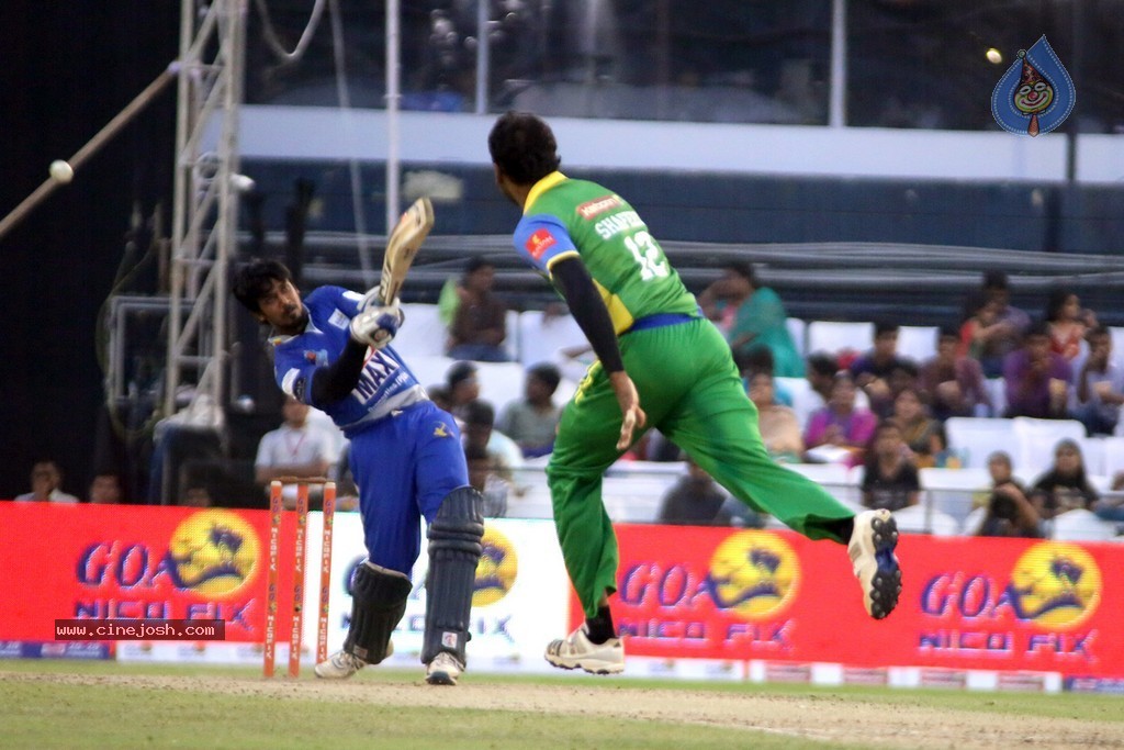 CCL 4 Final Karnataka Bulldozers Vs Kerala Strikers Match  - 85 / 132 photos