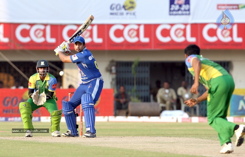 CCL 4 Final Karnataka Bulldozers Vs Kerala Strikers Match  - 87 / 132 photos
