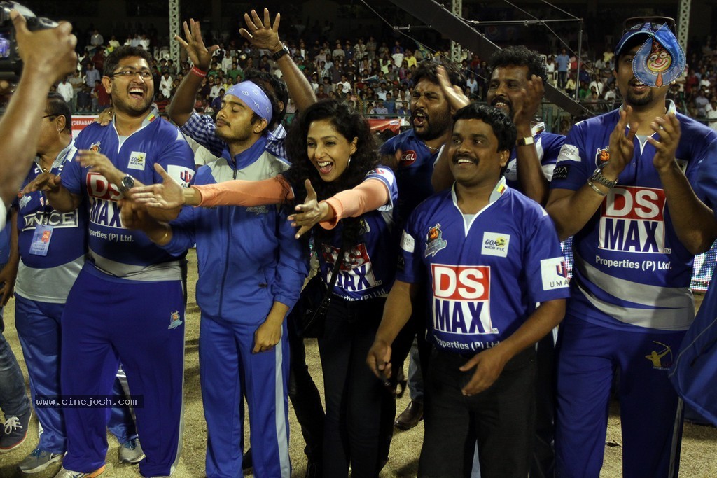 CCL 4 Final Karnataka Bulldozers Vs Kerala Strikers Match Photos - 46 / 62 photos