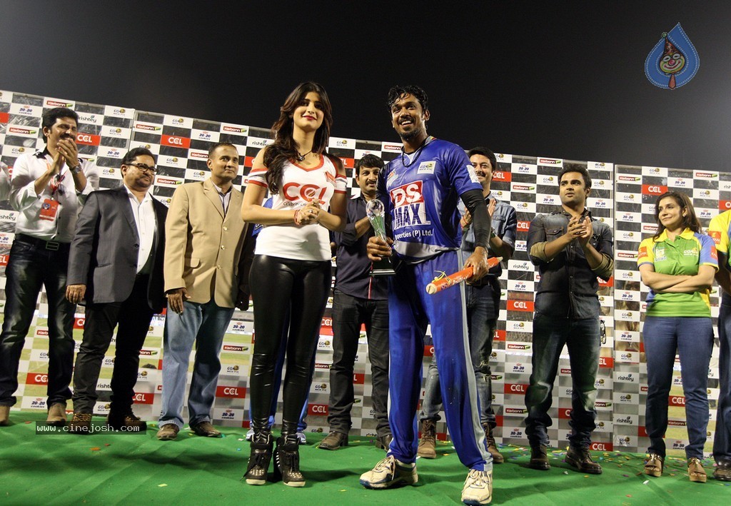CCL 4 Final Karnataka Bulldozers Vs Kerala Strikers Match Photos - 53 / 62 photos