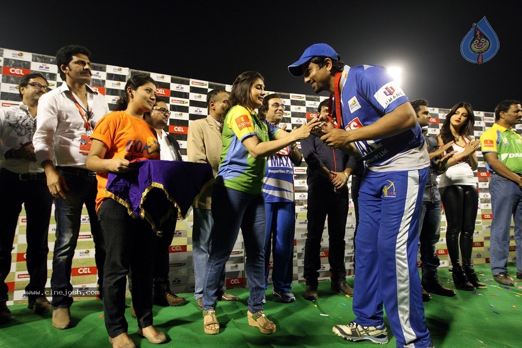 CCL 4 Final Karnataka Bulldozers Vs Kerala Strikers Match Photos - 57 / 62 photos