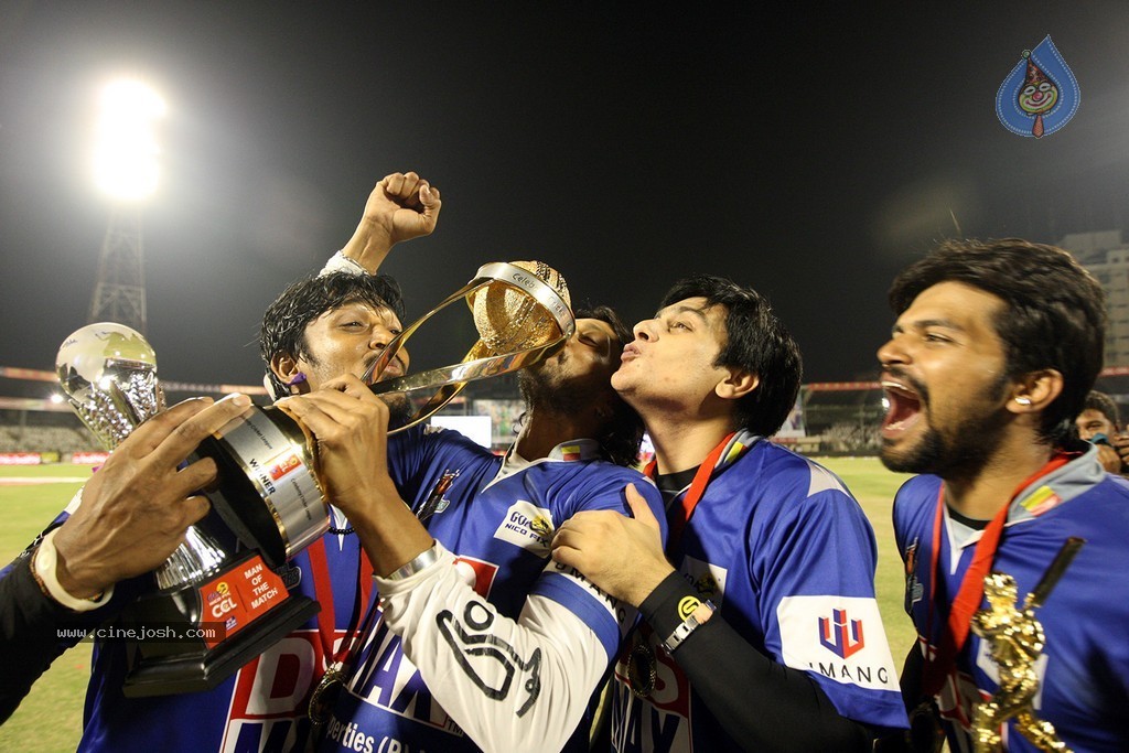 CCL 4 Final Karnataka Bulldozers Vs Kerala Strikers Match Photos - 59 / 62 photos