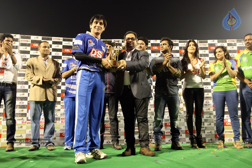 CCL 4 Final Karnataka Bulldozers Vs Kerala Strikers Match Photos - 60 / 62 photos