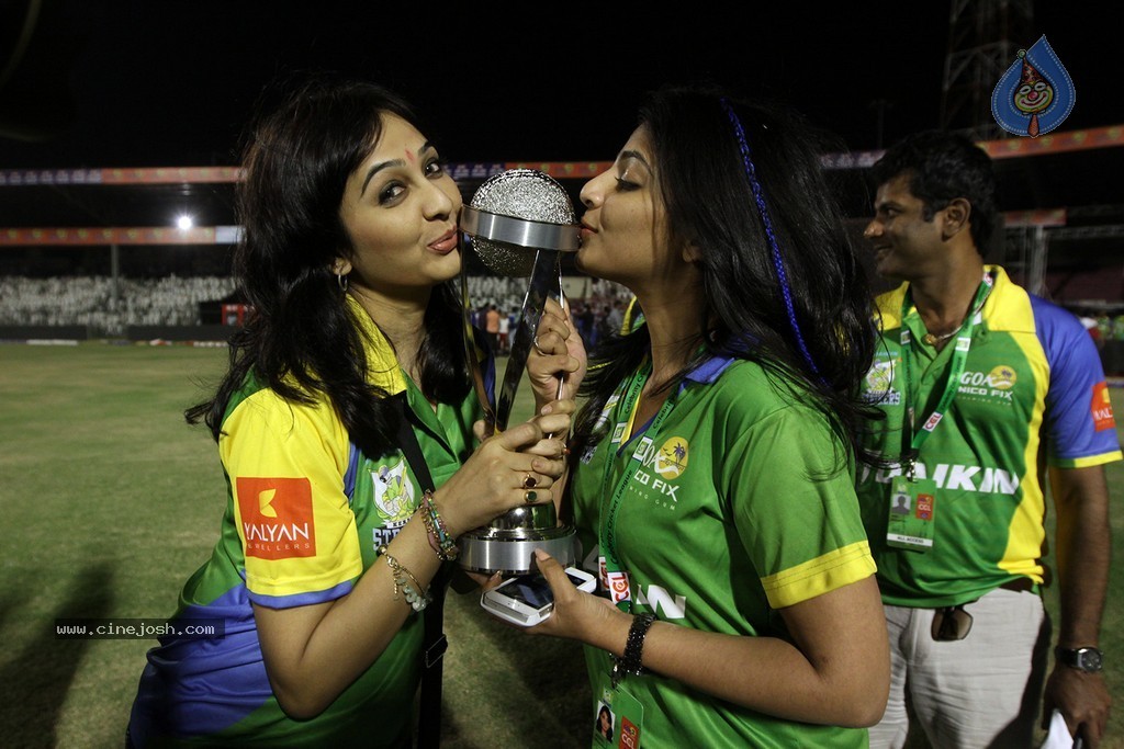 CCL 4 Final Karnataka Bulldozers Vs Kerala Strikers Match Photos - 61 / 62 photos