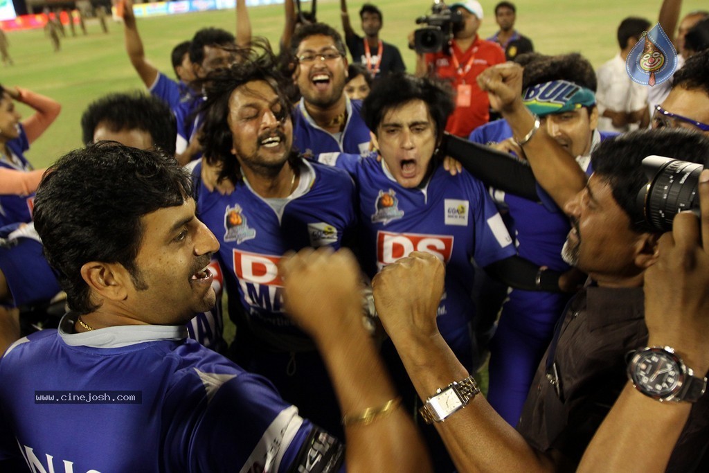 CCL 4 Final Karnataka Bulldozers Vs Kerala Strikers Match Photos - 62 / 62 photos