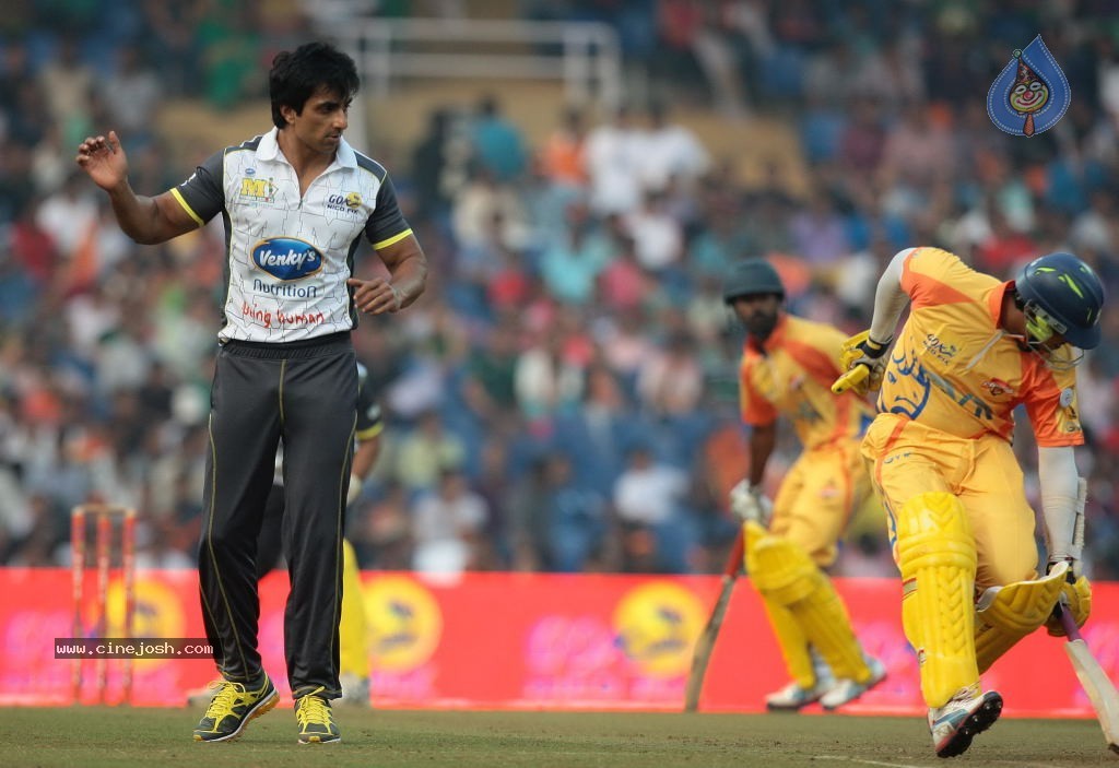 CCL 4 Mumbai Heroes Vs Chennai Rhinos Match - 48 / 97 photos