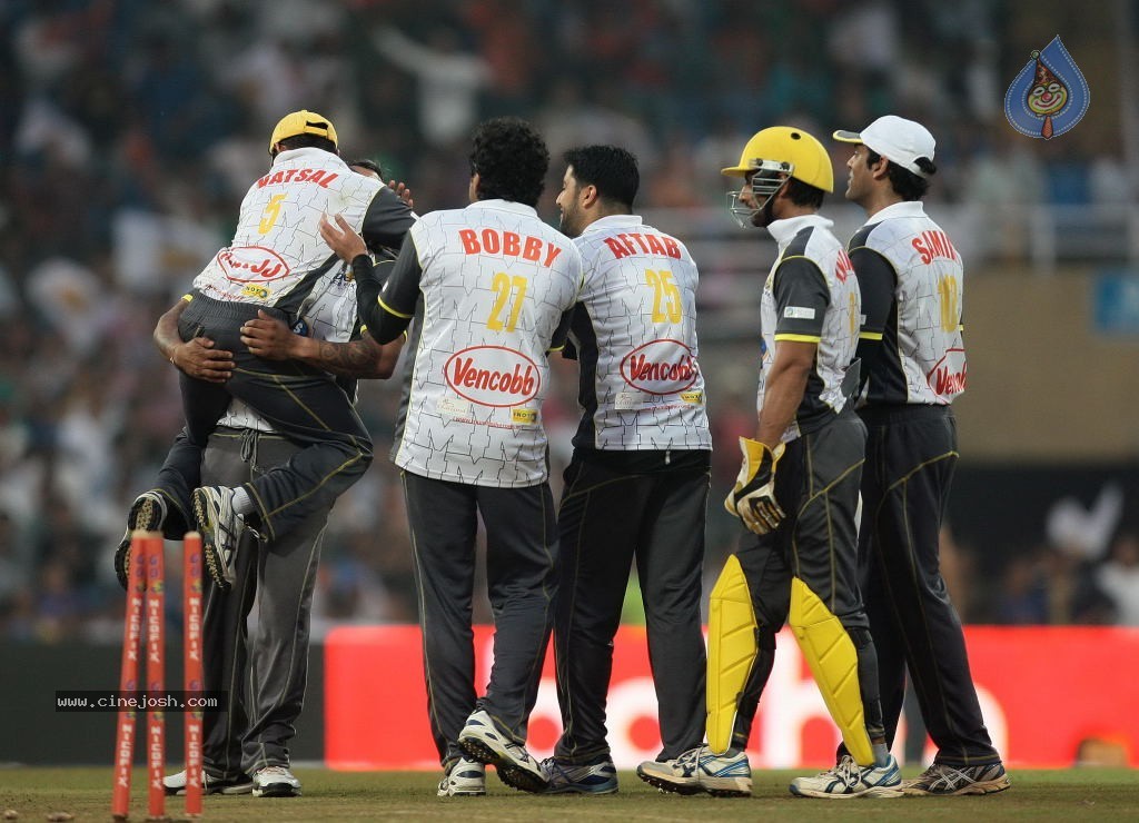 CCL 4 Mumbai Heroes Vs Chennai Rhinos Match - 63 / 97 photos
