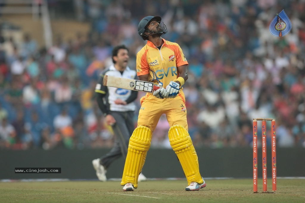 CCL 4 Mumbai Heroes Vs Chennai Rhinos Match - 92 / 97 photos