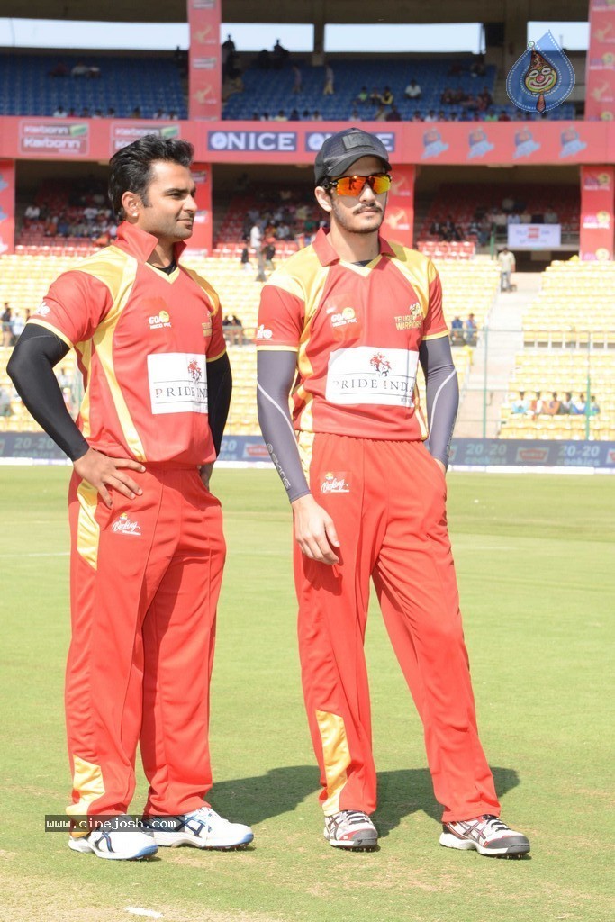 CCL 4 Telugu Warriors vs Kerala Strikers Match 01 - 24 / 40 photos